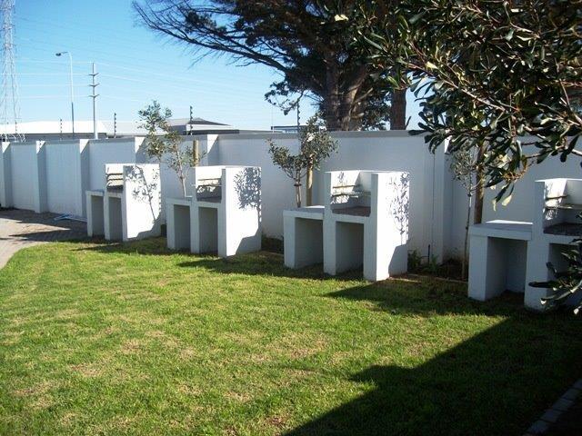 To Let 2 Bedroom Property for Rent in Somerset West Western Cape